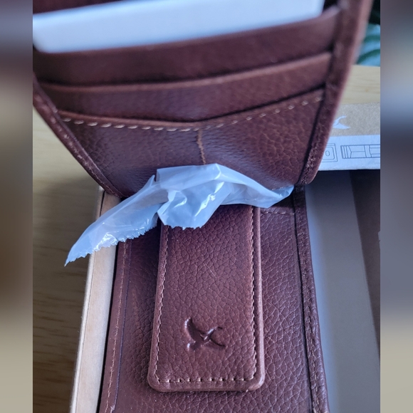 EDDIE BAUER Leather Bifold w/Money Clip Wallet.Nwt* - Picture 4 of 10